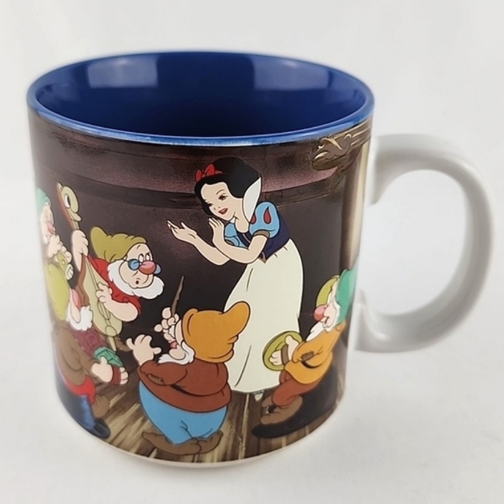 Disney Snow White and  The Seven Dwarfs Mug Tea Coffee Made In Japan